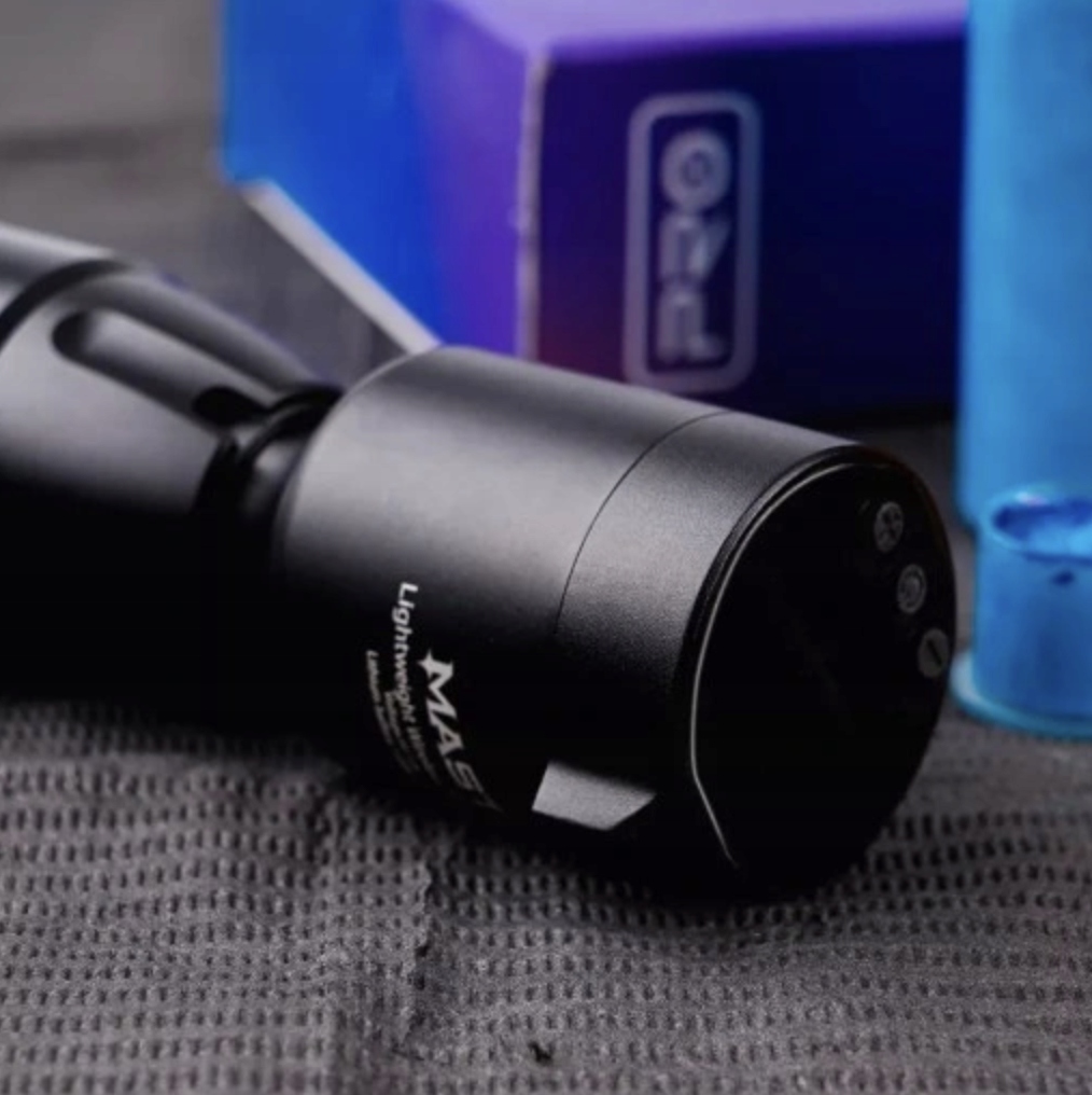 Zasilacz do maszynek do tatuażu bezprzewodowy MAST 1350mAh P-015, czarny